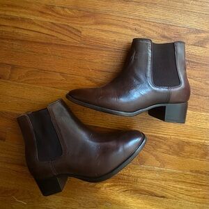 Frye Size 6.5 Brown Dara Chelsea Leather Boots Bootie Pull On 1.5” Heel WZ595